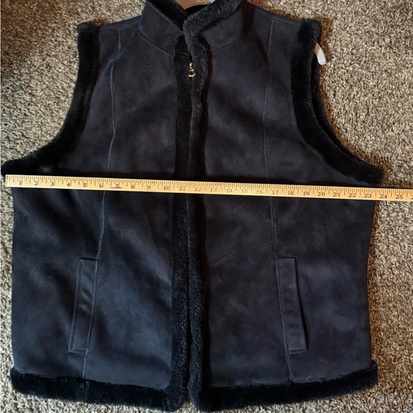 CHAPS Black Vest W/Black Faux Fur Lining, Front Zip, Womens Size 1X - Picture 5 of 7